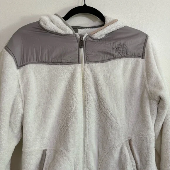 Women’s LThe North Face Women's White and Gray Teddy Jacket: adventure outdoors - Picture 2 of 14